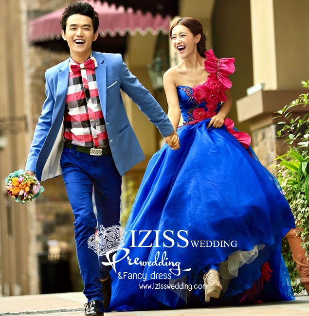 PW016 - **เลิกผลิตค่ะ** ชุดคู่ถ่ายพรีเวดดิ้ง (prewedding dress) & ชุดแต่งงานแฟนซี (Fancy wedding dress)ชายหญิง "ธีมสีน้ำเงิน-ชมพู"
