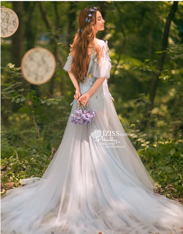 PW485- **พรีออเดอร์เฉพาะชุดผู้หญิง**ชุดแต่งงานแฟนซี ชุดเดรสสีฟ้า ชุดถ่ายพรีเวดดิ้ง (prewedding dress) & ชุดแต่งงานแฟนซี (Fancy wedding dress) "ธีมสีฟ้า"