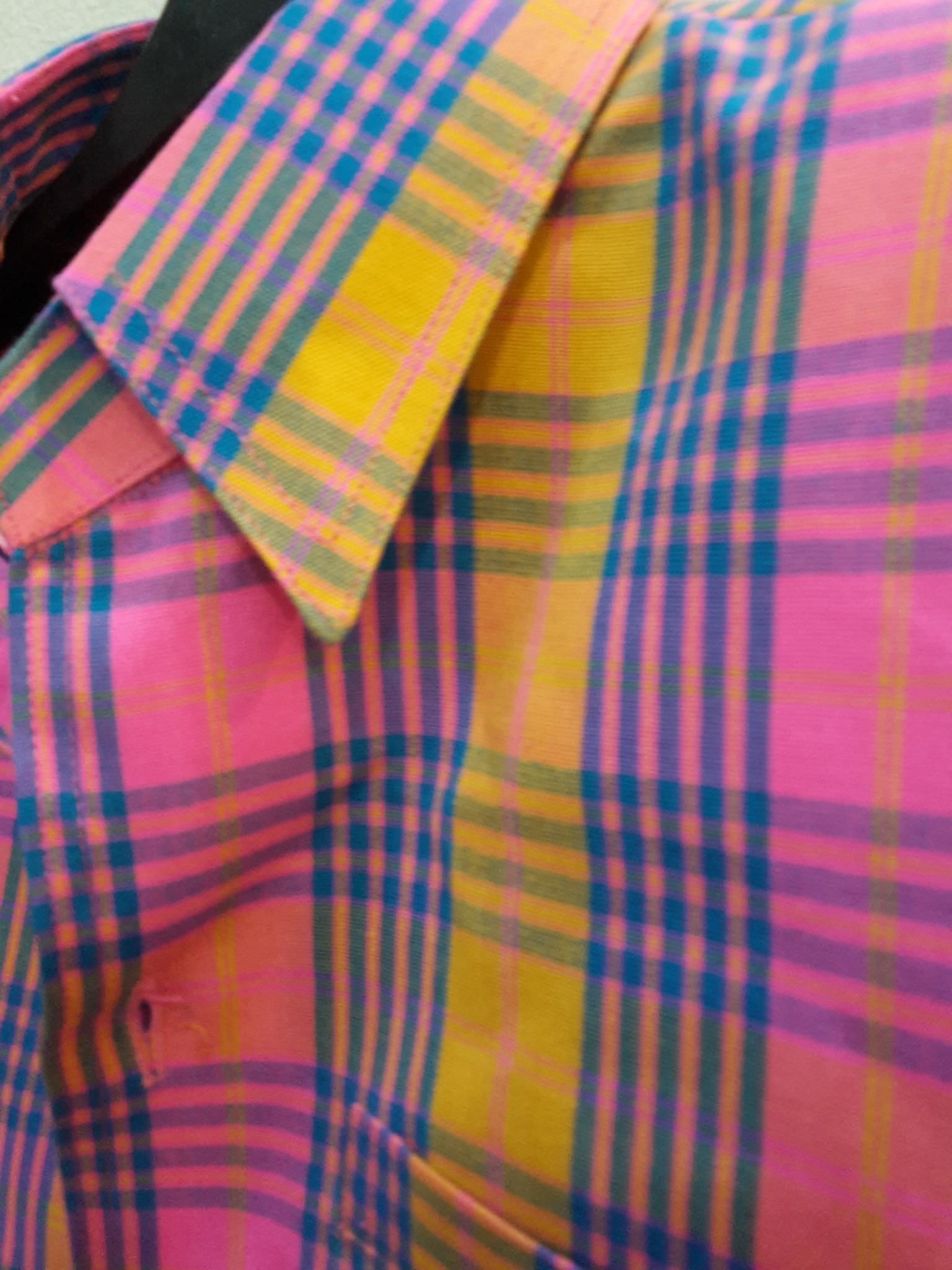 เสื้อสูทชายผ้าฝ้าย เสื้อสูทชายลายบลูเบอร์รี สูทผ้าไทยชาย ซาฟารีผ้าไทยชายลายบลูเบอร์รี่โทนชมพูเหลือง