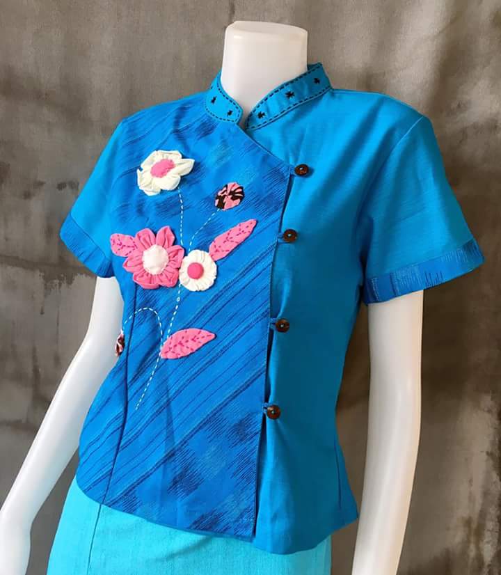 เสื้อผ้าไทยสีฟ้า เสื้อผ้าฝ้ายสีฟ้า เสื้อผ้าทอพื้นเมือง เสื้อทำงานผ้าไทย เสื้อใส่กับผ้าถุง เสื้อใส่กับผ้าซิ่น