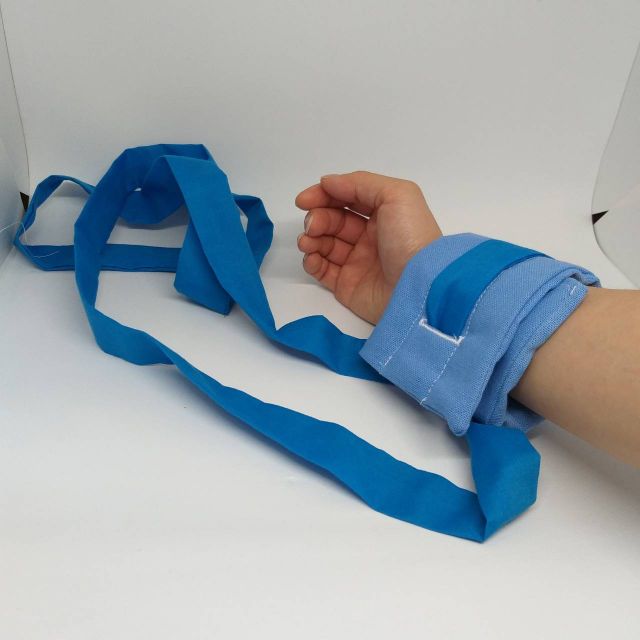 สายรัดข้อมือ สำหรับผู้ป่วยป้องกัน ผู้ป่วยดึงสายน้ำเกลือ สายให้อาหาร 1 คู่