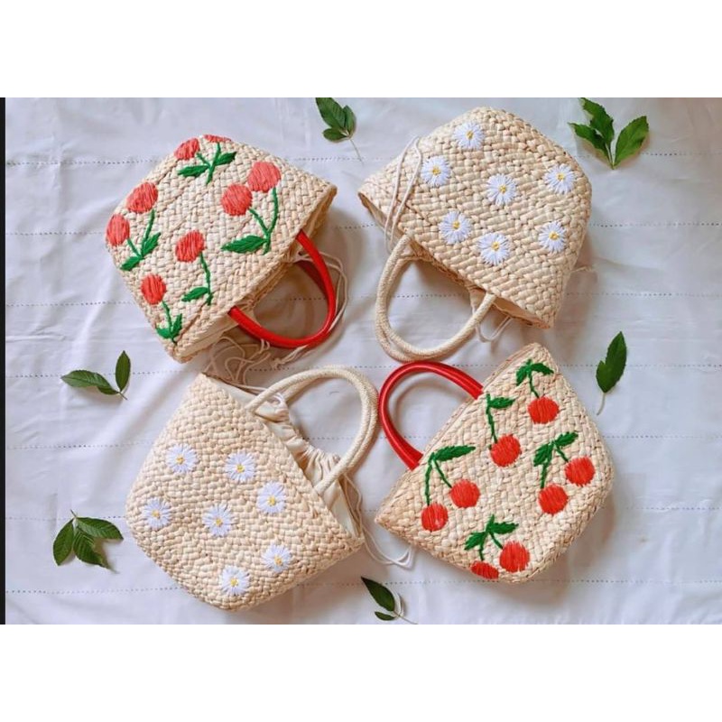 กระเป๋าสาน ดอกเดซี่เล็กๆ น่ารักมาก🎀 ค่าส่งถูก❤️ส่งไวจาก กทม