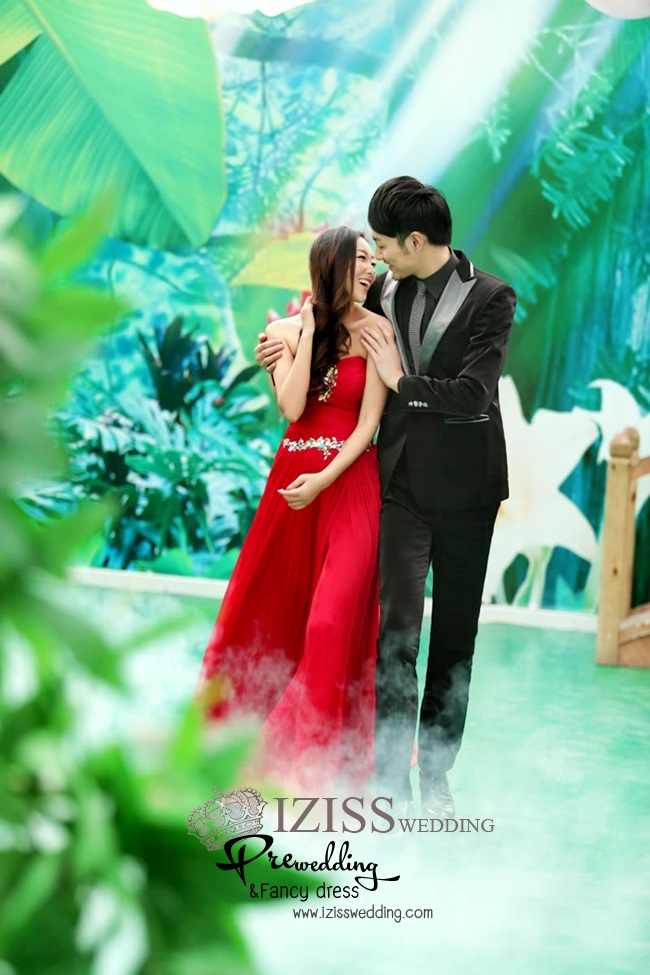 PW206 - Pre order ชุดคู่ถ่ายพรีเวดดิ้ง (prewedding dress) & ชุดแต่งงานแฟนซี (Fancy wedding dress)ชายหญิง "ธีมสีแดง-ดำ"