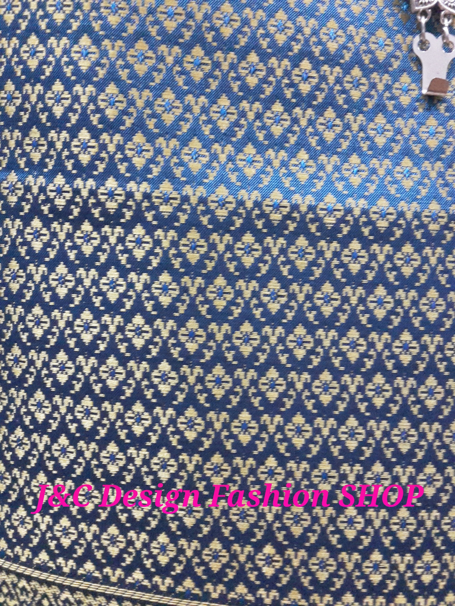 ผ้าถุงสำเร็จรูปแบบป้ายเลื่อนตะขอไทยล้านนา ผ้าถุงสำเร็จรูปยกดอกสอดดิ้นเงิน ผ้าฝ้ายมัดหมี่ตัดสำเร็จสอดดิ้นเงิน พร้อมส่ง