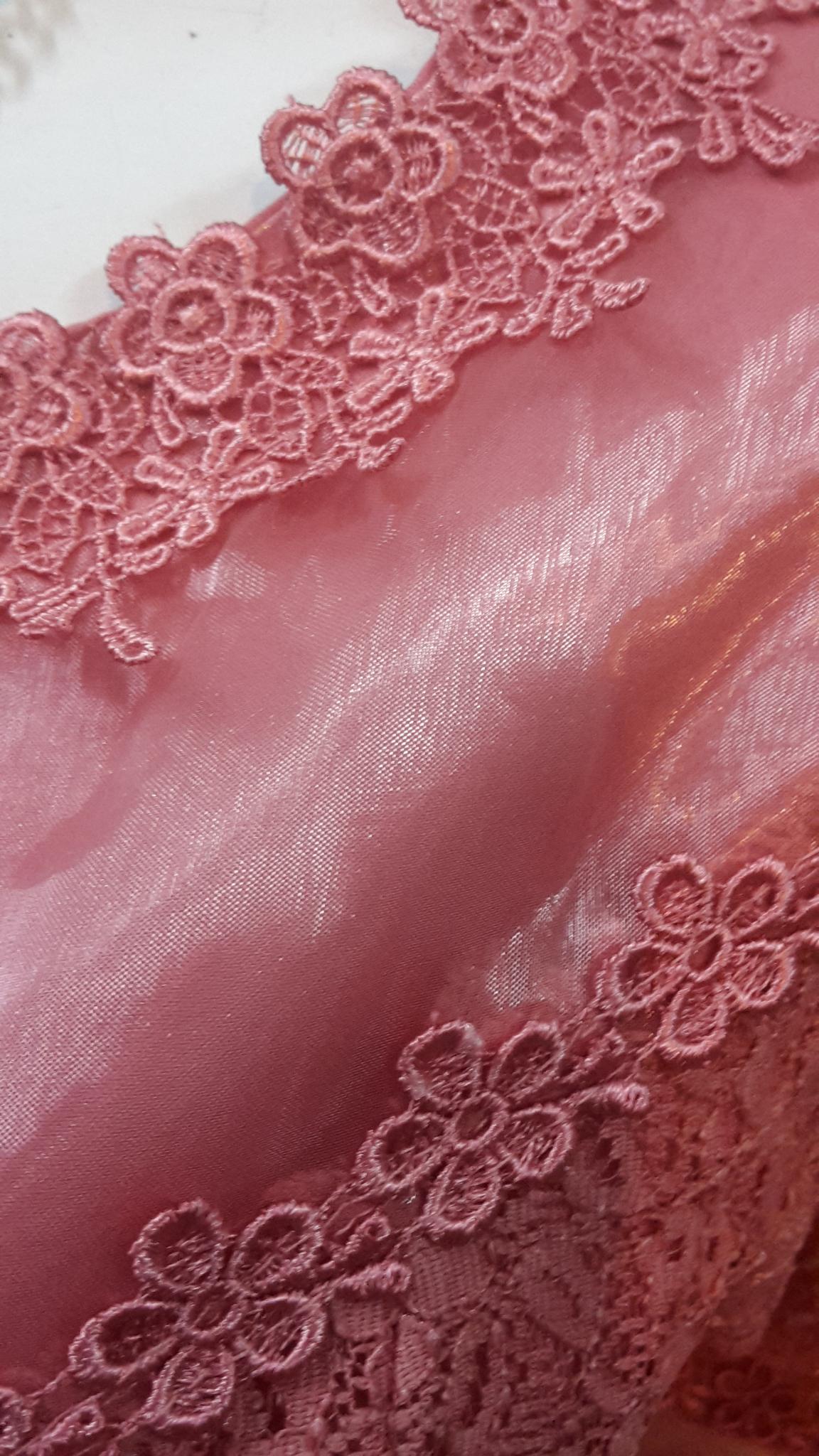 เสื้อลูกไม้แต่งไหมแก้วสีชมพู เสื้อผ้าไทยลูกไม้แต่งไหมแก้วสีชมพู จับแมทเสื้อผ้าได้ง่ายทั้งกางเกง กางเกง หรือผ้าถุงไทย