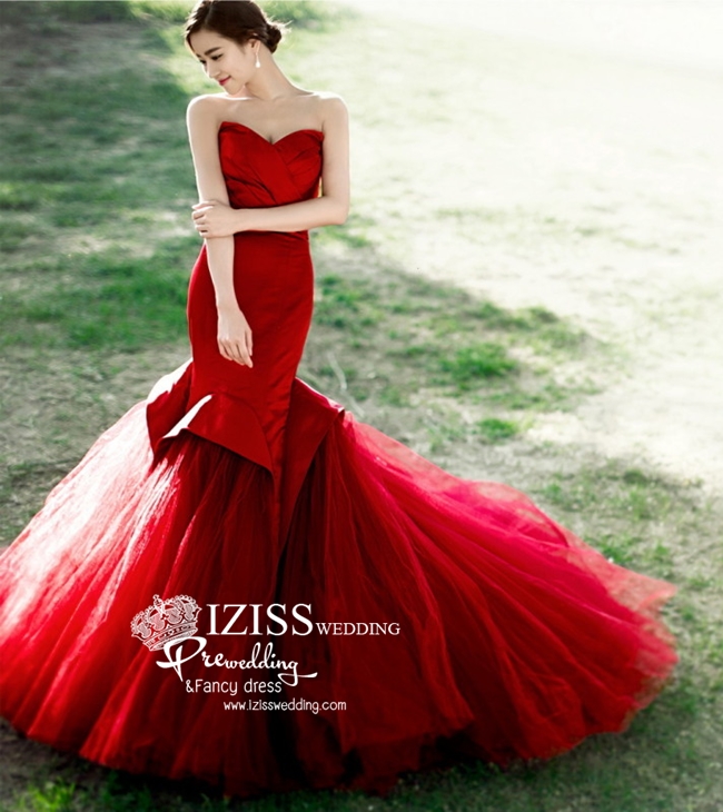 PW426- **พร้อมส่งทั้งเซ็ท**ชุดคู่ถ่ายพรีเวดดิ้ง (prewedding dress) & ชุดแต่งงานแฟนซี (Fancy wedding dress)ชายหญิง "ธีมสีแดง-ดำ"