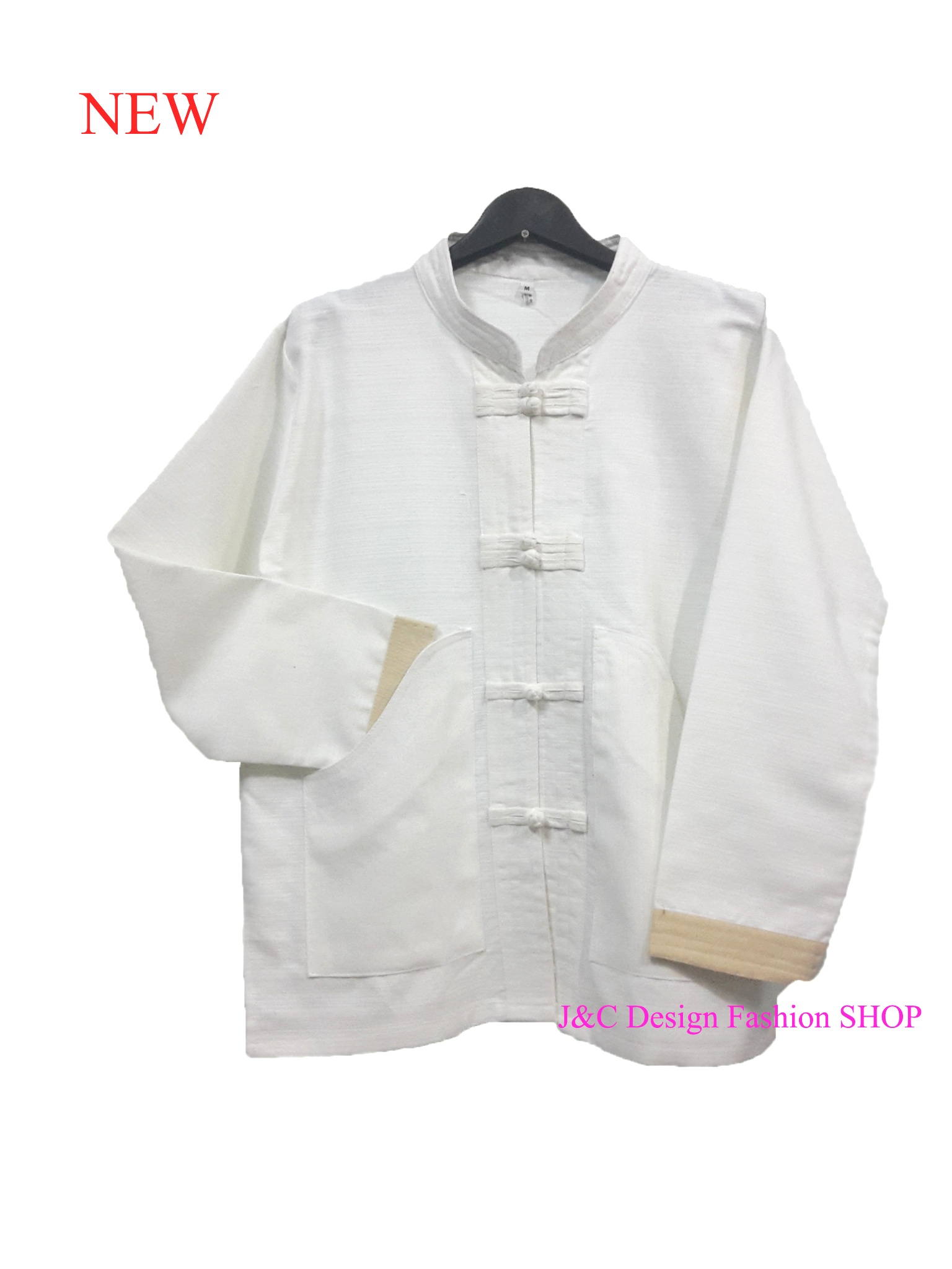 เสื้อผ้าไทยชายแขนยาวสีขาว เสื้อผ้าฝ้ายชายแต่งกระดุ้มปั้นแต่งขลิบสีครีม เสื้อผ้าพื้นเมืองชายวัยรุ่นกระเป๋าเว้า