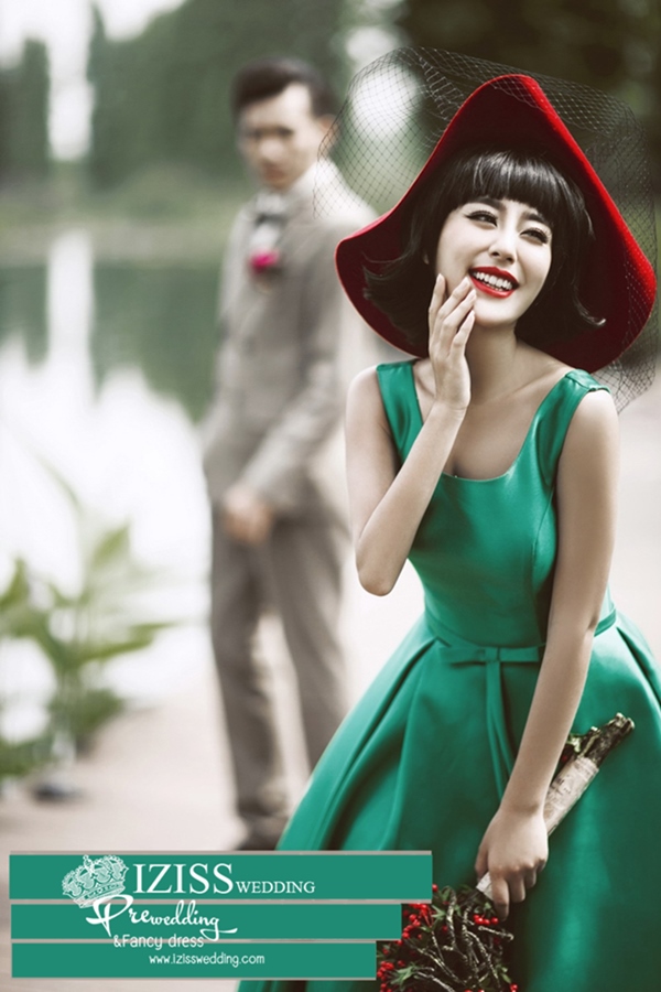 PW361 - **พรีออเดอร์ค่ะ** ชุดคู่ถ่ายพรีเวดดิ้ง (prewedding dress) & ชุดแต่งงานแฟนซี (Fancy wedding dress)ชายหญิง "ธีมสีเขียว-น้ำตาลอ่อน"