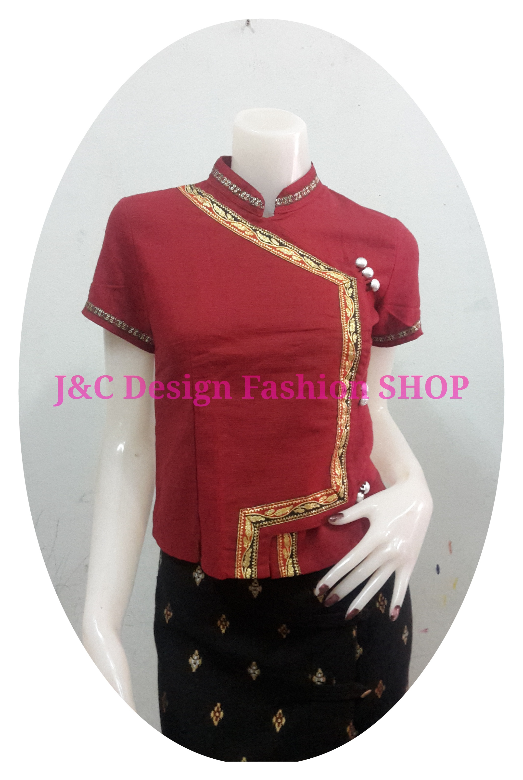 เสื้อผ้าไทยพื้นเมือง #เสื้อผ้าฝ้ายคอจีนสีแดง #เสื้อทำงานผ้าไทยสีแดง #เสื้อผ้าฝ้ายสีสไตน์วัยรุ่นสีแดงแต่งกุ้นเงิน