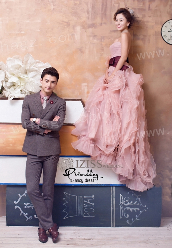 PW606- **พร้อมส่งชุดผู้หญิงค่ะ**ชุดถ่ายพรีเวดดิ้ง (prewedding dress) & ชุดแต่งงานแฟนซี (Fancy wedding dress)หญิง "ธีมสีโอโรส"