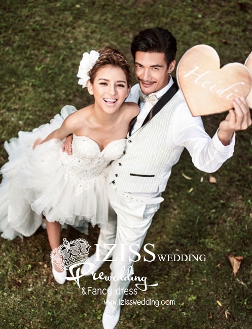 PW105 - **พร้อมส่งทั้งเซ็ท**ชุดคู่ถ่ายพรีเวดดิ้ง (prewedding dress) & ชุดแต่งงานแฟนซี (Fancy wedding dress)ชายหญิง "ธีมสีขาว"