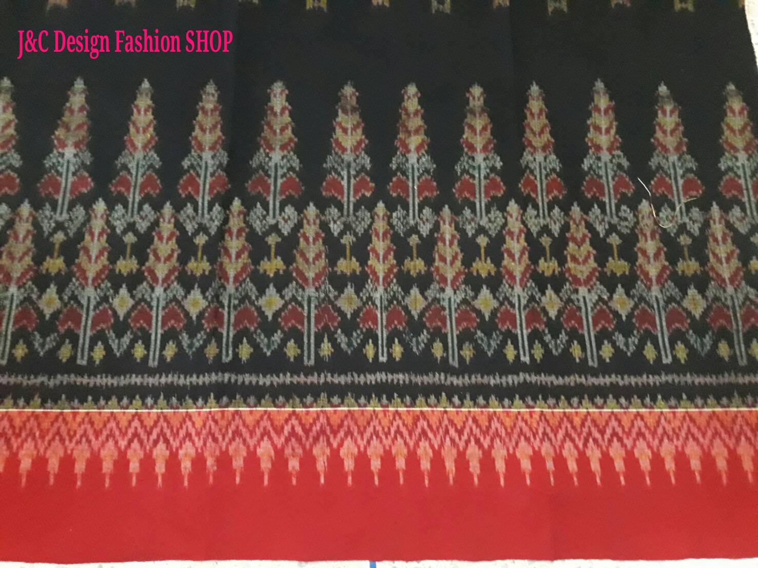 ผ้าซิ่นมัดหมี่ตีนแดง ผ้าซิ่นตีนแดง ผ้าถุงฝ้ายมัดหมี่ตีนแดง ผ้าทอพื้นเมืองบุรีรัมย์ ลายขอนาคเล็ก อัปสรา 2 เมตร