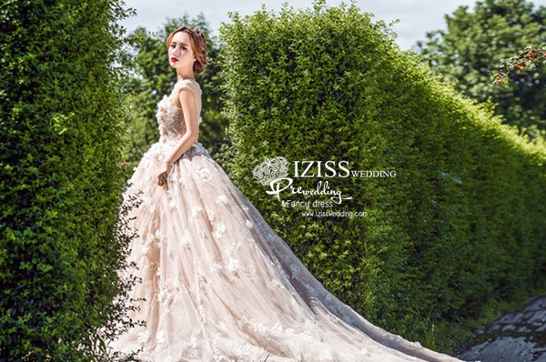 PW580- **พรีออเดอร์ค่ะ**ชุดคู่ถ่ายพรีเวดดิ้ง (prewedding dress) & ชุดแต่งงานแฟนซี (Fancy wedding dress)ชายหญิง "ธีมสีครีม"