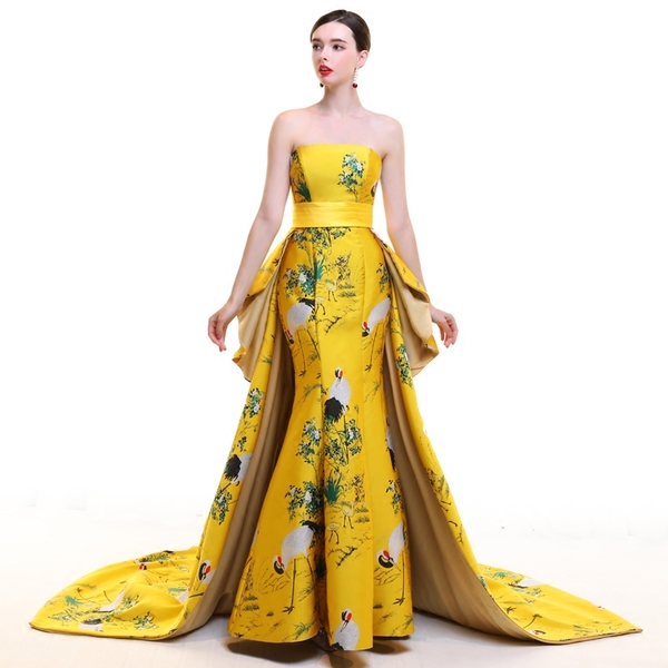 PW626 **พร้อมส่งชุดกี่เพ้าสีเหลืองทอง**ชุดจีน กี่เพ้าประยุกต์ ชุดถ่ายพรีเวดดิ้ง (prewedding dress) & ชุดแต่งงานแฟนซี (Fancy wedding dress)ชายหญิง "ธีมสีเหลืองทอง"