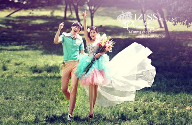 PW158 - **พรีออเดอร์ค่ะ** ชุดคู่ถ่ายพรีเวดดิ้ง (prewedding dress) & ชุดแต่งงานแฟนซี (Fancy wedding dress)ชายหญิง "ธีมสีเขียว-ชมพู"