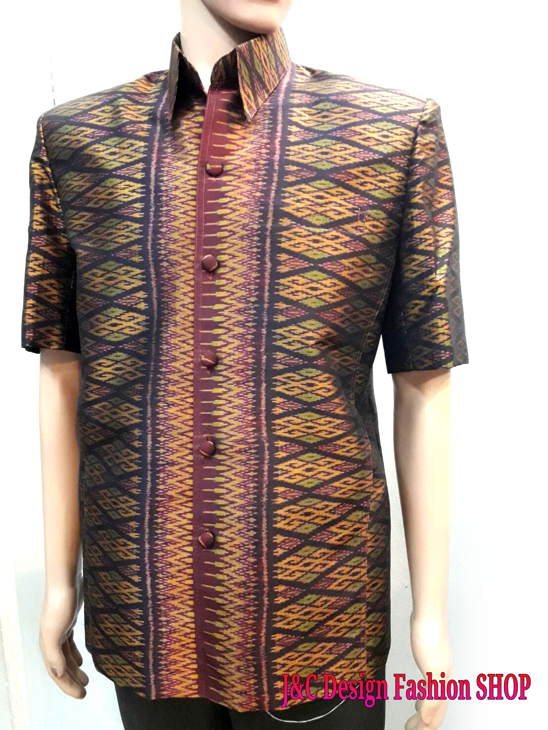 เสื้อสูทชายไหมแท้มัดหมี่ตีนแดง100% เสื้อสูทชายไหมแท้100% สูทผ้าไทยชาย ซาฟารีผ้าไหมชาย สูทผ้าไหมมัดหมี่แท้สีแดงเลือดนกทอมือ5 สี