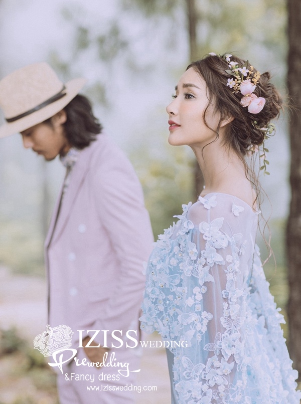 PW561-**พร้อมส่งเฉพาะชุดผญ.ค่ะ**ชุดคู่ถ่ายพรีเวดดิ้ง (prewedding dress) & ชุดแต่งงานแฟนซี (Fancy wedding dress)ชายหญิง "ธีมสีฟ้า"