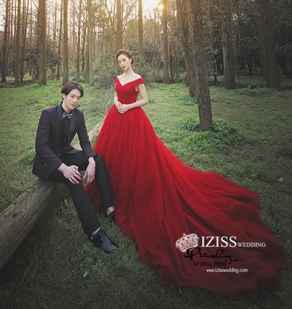 PW458- **พร้อมส่งชุดผู้หญิง**ชุดแต่งงานแฟนซี ชุดเดรสสีแดง ชุดถ่ายพรีเวดดิ้ง (prewedding dress) & ชุดแต่งงานแฟนซี (Fancy wedding dress) "ธีมสีแดง"