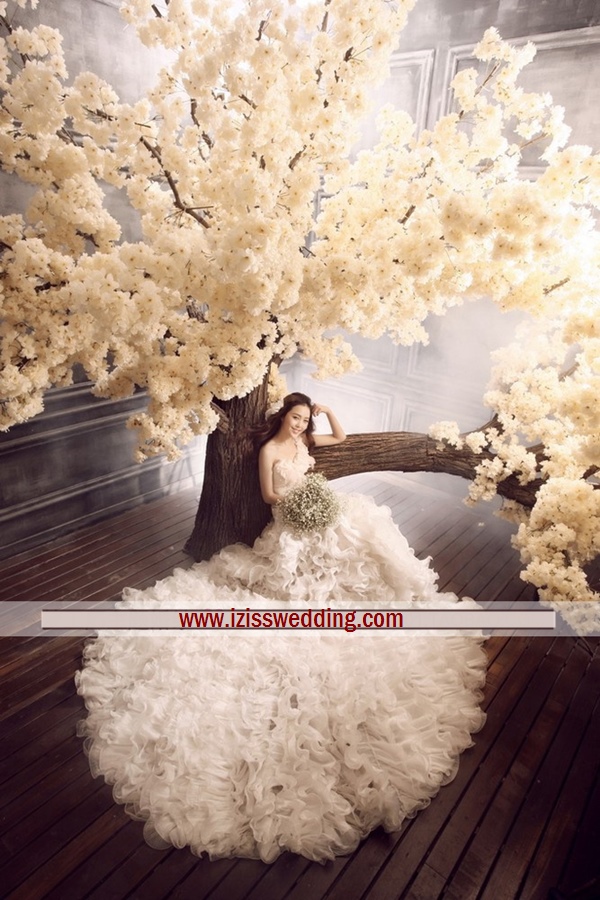 PW353-**พร้อมส่งชุดผู้หญิงค่ะ**ชุดคู่ถ่ายพรีเวดดิ้ง (prewedding dress) & ชุดแต่งงานแฟนซี (Fancy wedding dress)ชายหญิง "ธีมสีขาว-น้ำตาล"