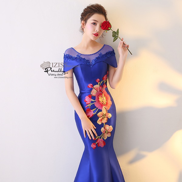 PW609- **พร้อมส่งสีแดง**ชุดกี่เพ้ายาว ชุดยกน้ำชา ชุดถ่ายพรีเวดดิ้ง (prewedding dress) & ชุดแต่งงานแฟนซี (Fancy wedding dress) "ธีมสีแดง"