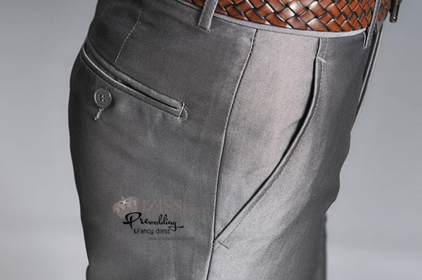 ST060- **พรีออเดอร์**สูทผู้ชายสีเทาเงินมันวาว แขนยาว แบบ 4 กระดุม พร้อมกางเกง ชุดสูทเจ้าบ่าว สูทแฟนซี ถ่ายพรีเวดดิ้ง & ชุดแต่งงานแฟนซี (Fancy wedding dress) สูทผู้ชายสีเทาเงิน