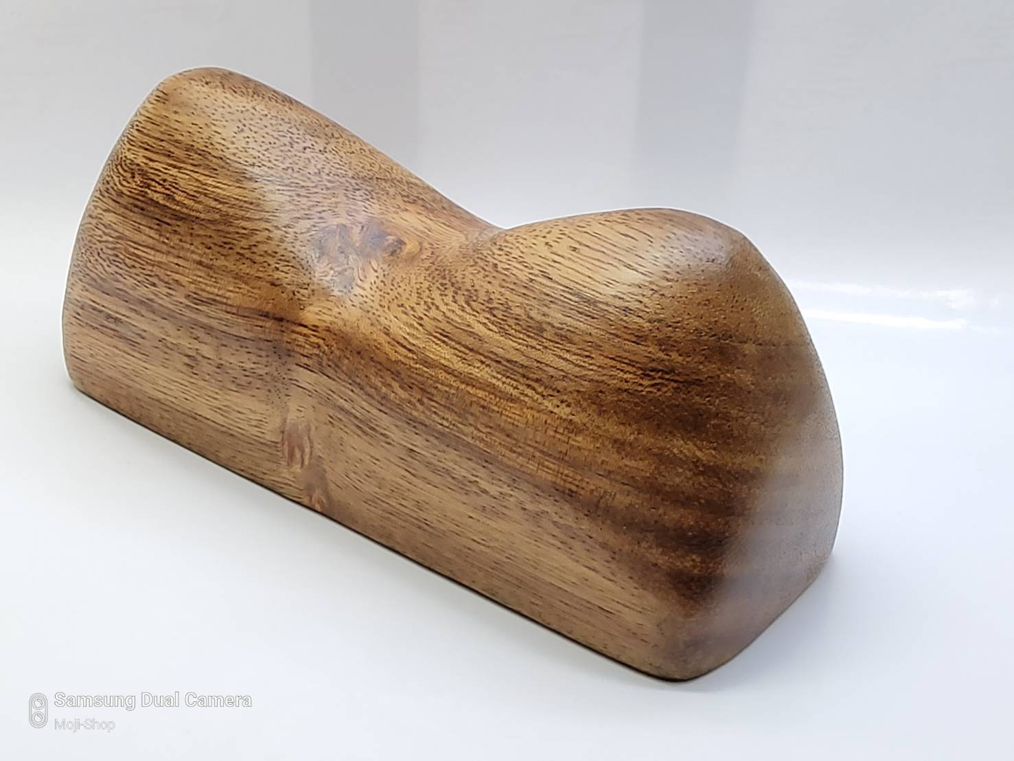 หมอนนมไม้ใหญ่ ใช้กดบรรเทาอาการปวดเมื่อย