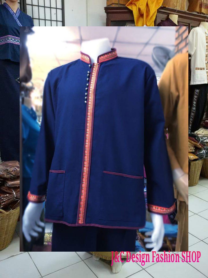 เสื้อผ้าไทยชายผ้าพื้นเมืองสีคราม เสื้อผ้าฝ้ายชายแต่งผ้าขลิบลายและปักผ้า เสื้อผ้าพื้นเมืองชายแต่งแถบกุ้น