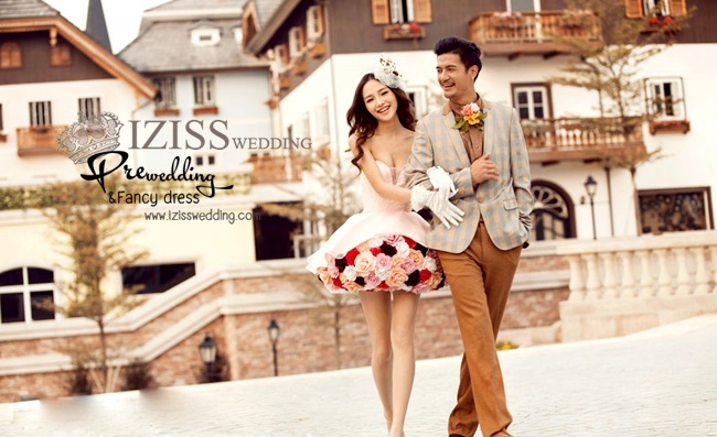 PW031 - Pre order ชุดคู่ถ่ายพรีเวดดิ้ง (prewedding dress) & ชุดแต่งงานแฟนซี (Fancy wedding dress)ชายหญิง สไตล์ colorful "ธีมสีชมพู-น้ำตาล"