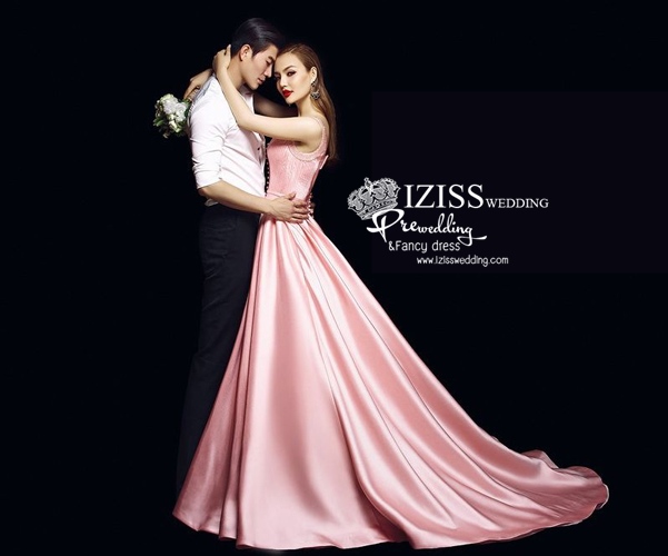 PW406- **พรีออเดอร์**ชุดคู่ถ่ายพรีเวดดิ้ง (prewedding dress) & ชุดแต่งงานแฟนซี (Fancy wedding dress)ชายหญิงสไตล์เจ้าชายเจ้าหญิง "ธีมสีชมพู"