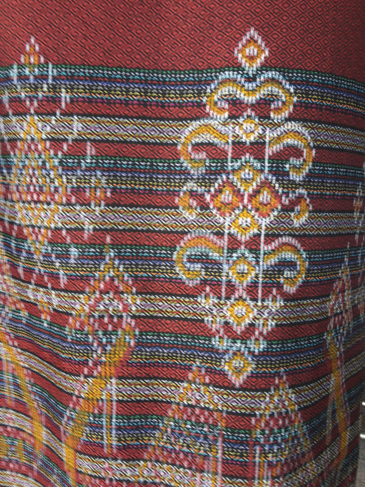 ผ้าถุงตัดสำเร็จแบบป้ายเลื่อนตะขอลายนกยุง ผ้าถุงสำเร็จรูปมัดหมี่ลายนกยุง ผ้าฝ้ายมัดหมี่ตีนแดงสี่ตะกรอตัดสำเร็จลายนกยุงลายลูกแก้วในตัว พร้อมส่ง