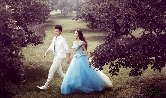 PW106 - **พรีออเดอร์** ชุดคู่ถ่ายพรีเวดดิ้ง (prewedding dress) & ชุดแต่งงานแฟนซี (Fancy wedding dress)ชายหญิง "ธีมสีฟ้า-ขาว"