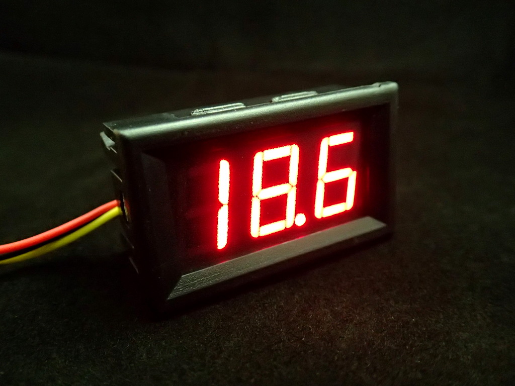ดิจิตอลโวลต์มิเตอร์ DC 0-100V 3-wire 0.56" [Red]