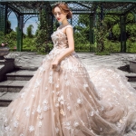 PW580- **พรีออเดอร์ค่ะ**ชุดคู่ถ่ายพรีเวดดิ้ง (prewedding dress) & ชุดแต่งงานแฟนซี (Fancy wedding dress)ชายหญิง "ธีมสีครีม"