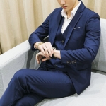 พร้อมส่ง เสื้อสูทผู้ชาย สีน้ำเงินกรม กระดุม 2 เม็ด ทรงสลิม แต่งขอบกระเป๋าอกสีขาว แขนยาว สูทแฟชั่น สูทออกงาน