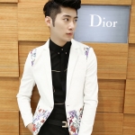 พร้อมส่ง เสื้อสูทผู้ชาย สีขาว ลายดอกไม้ คอปก แขนยาว กระดุมเม็ดเดียว ใส่ทำงาน ใส่เป็นสูทลำลอง ใส่ออกงาน