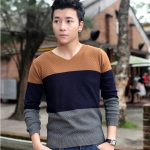 เสื้อไหมพรมผู้ชาย พร้อมส่ง สีน้ำตาลลายขวาง แขนยาว คอวี ผ้านิ่ม ใส่สบาย