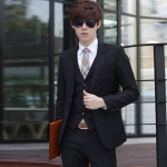 พร้อมส่ง ชุดสูทผู้ชาย สีดำ เสื้อสูท+เสื้อกั๊ก+กางเกง เข้าชุด กระดุมหน้า 2 เม็ด