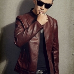 พร้อมส่ง แจ็คเก็ตหนังผู้ชาย เสื้อหนังผู้ชาย สีเลือดหมู หนัง PU คุณภาพงานพรีเมี่ยม ทรงเรียบ งานสวยเหมือนแบบ คอตั้ง ติดกระดุมเป๊กเก๋