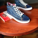 รองเท้าแฟชั่นผู้ชาย พร้อมส่ง รองเท้าผ้าใบผู้ชาย รองเท้าหุ้มข้อ สีน้ำเงิน หุ้มข้อ ผูกเชือก