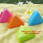 ++พร้อมส่ง++ กล่องใส่ข้าวปั้น ใส่อาหาร ขนม ผลไม้ ทรงสามเหลี่ยม 1 แพ็ค มี 2 ชิ้น มีให้เลือก 4 สี ฟ้า/ชมพู/ส้ม/เขียว