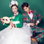 PW368 - **พรีออเดอร์เช่า 4,500 ชุดฮันบกเกาหลีทั้งเซ็ทค่ะ** ชุดคู่ถ่ายพรีเวดดิ้ง (prewedding dress) & ชุดแต่งงานแฟนซี (Fancy wedding dress)ชายหญิง "ธีมสีเขียวเข้ม-ลายสก็อต"