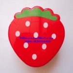 ++พร้อมส่ง++ กล่องข้าวชั้นเดียว ลายสตอเบอรี่ สีแดง -- Strawberry shaped 1 layer Lunch box ขนาด 14x15x5 ซม.