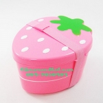 ++พร้อมส่ง++ กล่องข้าวลายสตอเบอรี่ 2 ชั้น พร้อมสายรัด *สีชมพู* ขนาด 13x15x8 ซม. ความจุ 250ml,400ml สินค้านำเข้าจากญี่ปุ่น