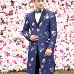 ST112- **พรีออเดอร์**สูทยาวแฟนซีผู้ชายสีน้ำเงินลายดอกไม้ ชุดสูทเจ้าบ่าว สูทแฟนซี ถ่ายพรีเวดดิ้ง & ชุดแต่งงานแฟนซี (Fancy wedding dress) สูทยาวผู้ชายสีน้ำเงินลายดอกไม้