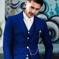 ชุดสูทผู้ชายสีนำเงิน