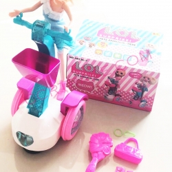 บาร์บี้ขี่สกู๊ตเตอร์ LOL ชนถอย มีเพลง มีไฟกล่อง 30 ซม.(1x3)