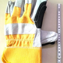 ถุงมืองานช่างอย่างดี 200 กรัม Free size (1x3คู่)