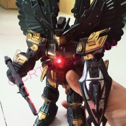 หุ่นกันดั้ม+ปีก มีไฟ 28 ซม.