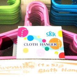 ไม้แขวนเสื้อพลาสติก 5 ชิ้น (สีสด)