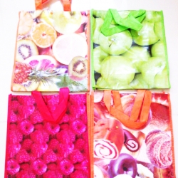 กระเป๋ากระสอบลายผลไม้ มีกระดุม 36x33x16 ซม.